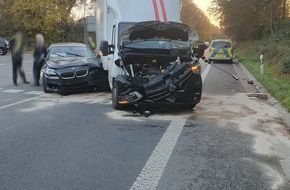 Feuerwehr Schermbeck: FW-Schermbeck: Betriebsmittel laufen nach Verkehrsunfall aus