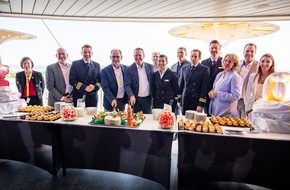 AIDA Cruises: Aktuelle Pressemeldung: Wo die Reise begann: AIDA Cruises feiert 30 Jahre in Rostock-Warnem&uuml;nde