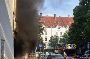 Feuerwehr M&uuml;nchen: FW-M: Brandmeldeanlage detektiert Feuer in Turnhalle (Lehel)