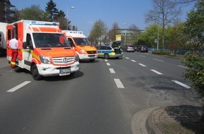 Feuerwehr Mülheim an der Ruhr: FW-MH: Busunfall mit mehreren Verletzten