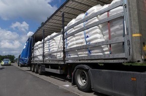 Polizeipr&auml;sidium Osthessen: POL-OH: Ladung gekippt und deutlich zu schnell unterwegs - Autobahnpolizei Bad Hersfeld stoppt Sattelzug auf der A5