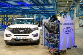 Fahrzeugübergabe an Kölner Dreigestirn: Zum 200-jährigen Karnevalsjubiläum elektrifiziert Ford den Rosenmontagszug