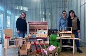 Edeka S&uuml;dwest: Presse-Information: Kita-Kinder freuen sich &uuml;ber neue Spielsachen