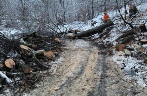 Feuerwehr Hattingen: FW-EN: Schneefall sorgt für eine Vielzahl von Einsätzen bei der Hattinger Feuerwehr