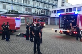 Feuerwehr Bochum: FW-BO: Feuerwehr Bochum unterstützt Feuerwehr Herne bei Gefahrstoffaustritt in Eishalle