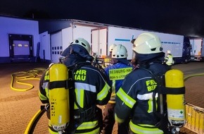 Freiwillige Feuerwehr Bedburg-Hau: FW-KLE: Feuer in Speditionsunternehmen