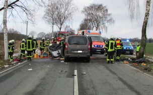 Polizeiinspektion Stade: POL-STD: 59-jähriger Autofahrer nach schwerem Unfall in Helmste im Krankenhaus verstorben