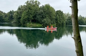 Freiwillige Feuerwehr Alpen: FW Alpen: Feuerwehr befreit kleinen Schwan aus einer Angelschnur