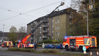 Feuerwehr Mülheim an der Ruhr: FW-MH: Brand in einer Dachgeschosswohnung. Wohnung unbewohnbar.