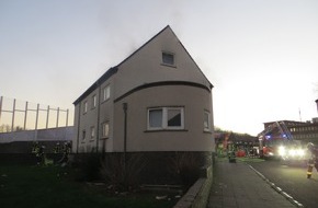 Feuerwehr Essen: FW-E: Kellerbrand in einem Mehrfamilienhaus in Essen-Kray, eine verletzte Person