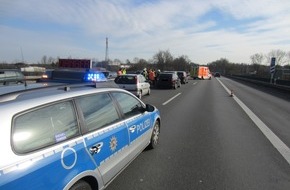 Feuerwehr Mülheim an der Ruhr: FW-MH: A 40: Verkehrsunfall mit 4 beteiligten PKW