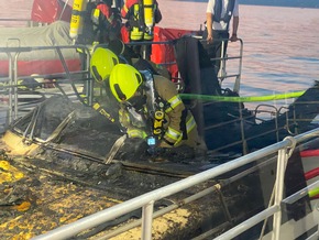 FW Konstanz: Brennendes Motorboot auf dem Bodensee