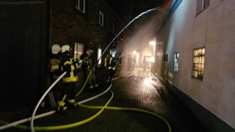 Feuerwehr Datteln: FW Datteln: Ausgedehnter Dachstuhlbrand im Ortsteil Ahsen