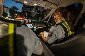 Polizei Mettmann: POL-ME: Raub am S-Bahnhof - Laptop entwendet - Langenfeld - 2110009