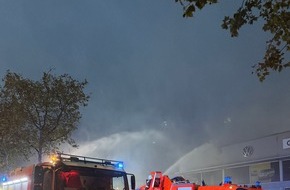 Feuerwehr Mülheim an der Ruhr: FW-MH: Erste Folgemeldung zum Großbrand an der Kölner Straße