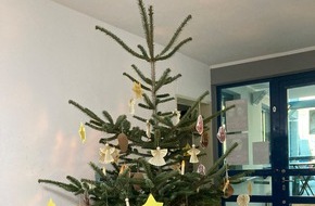 Polizeidirektion Mayen: POL-PDMY: Wunderschön geschmückter Weihnachtsbaum bei der Polizei Cochem
