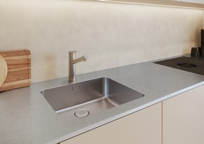 Suter Inox AG amplia la sua gamma di lavelli con nuove varianti di comando e piletta per una maggiore flessibilità
