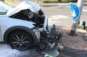Polizei Mettmann: POL-ME: 57-jähriger Autofahrer bei Alleinunfall schwer verletzt - Hilden - 2304063