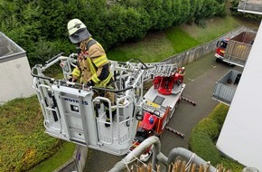 Feuerwehr Herdecke: FW-EN: Technische Rettung eines 12- jährigen an einer Grundschule - Bremshebel eines Fahrrades verletzte bei Sturz den Oberschenkel