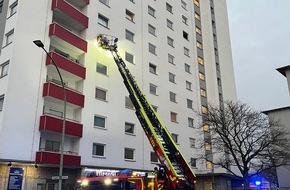 Feuerwehr Bremerhaven: FW Bremerhaven: Brand in einem Hochhaus in Bremerhaven
