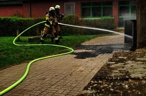 Feuerwehr Herdecke: FW-EN: Massiver Wasserschaden in einem Einfamilienhaus am Ahlenberg - Feuer an der Hugo-Knauer-Grundschule am Karfreitag