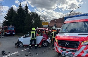 Kreisfeuerwehr Rotenburg (W&uuml;mme): FW-ROW: Verkehrsunfall mit schwerverletzter Person in Hemslingen