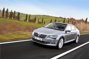 Technik, die begeistert: Neuer SKODA Superb mit innovativen Assistenzsystemen für mehr Sicherheit und mehr Komfort (FOTO)