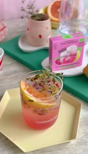 Bereit für den Sommer mit der PINK LEMONADE von waterdrop®