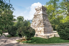 Kärcher reinigt Ärzte-Denkmal in Sofia