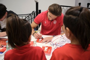 Autogrammstunde in der Filiale Zollstock