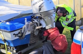 Wasserschutzpolizeiinspektion Oldenburg: WSPI-OLD: Codierung durch die Wasserschutzpolizei - der "Fingerabdruck" für ihr Boot. An der Oste sollen Diebstähle erschwert werden.