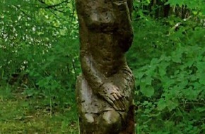 Polizeiinspektion Neubrandenburg: POL-NB: Diebstahl einer Bronzestatur von der Schloßinsel Mirow