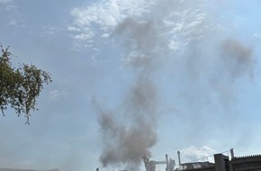 Feuerwehr und Rettungsdienst Bonn: FW-BN: Feuer in Industriebetrieb in Beuel sorgte für großen Einsatz von Feuerwehr und Rettungsdienst Bonn