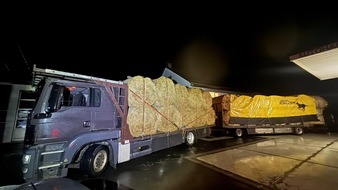 Polizeipräsidium Mittelhessen - Pressestelle Lahn - Dill: POL-LDK: ++Überladener Holztransporter - 1.050 Euro für vier Heuballen - Transporteur ohne gültige Fahrerlaubnis+Zeugen nach Unfallfluchten gesucht++