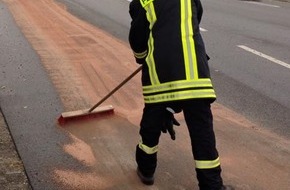 Freiwillige Feuerwehr Bedburg-Hau: FW-KLE: Linienbus verliert Kühlwasser
