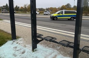 Polizeipräsidium Rostock: POL-HRO: Scheiben zerstört: Bushaltestelle Ziel von Vandalismus