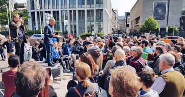 Yanis Varoufakis und weitere Kandidierende von Demokratie in Europa - DiEM25 auf Wahlkampftour