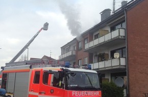 Feuerwehr Kaarst: FW-NE: Zimmerbrand in einem Mehrfamilienhaus