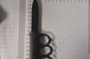 Bundespolizeidirektion Sankt Augustin: BPOL NRW: Nach Fahrtausschluss: Mann leistet Widerstand gegen Bundespolizisten und f&uuml;hrt Schlagring mit integriertem Springmesser mit