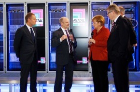 Rittal GmbH & Co. KG: Angela Merkel und Donald Tusk besuchen Rittal auf der CeBIT 2013