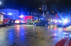 Feuerwehr Essen: FW-E: Verkehrsunfall, zwei beteiligte PKW, ein Verletzter