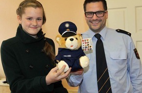 Polizeipräsidium Rheinpfalz: POL-PPRP: 13-Jährige Schülerin für vorbildliches Verhalten geehrt