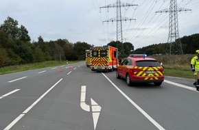 Freiwillige Feuerwehr H&uuml;nxe: FW H&uuml;nxe: Pkw &uuml;berschl&auml;gt sich - Zwei Personen leicht verletzt