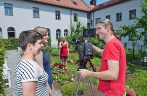 Institut zur Förderung publizistischen Nachwuchses e. V. (ifp): Journalistenausbildung in spannenden Zeiten / Jetzt bewerben: Katholische Journalistenschule ifp bildet Volontäre aus