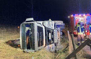 Kreispolizeibehörde Oberbergischer Kreis: POL-GM: LKW umgekippt - Fahrer leicht verletzt