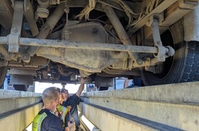 Kreispolizeibehörde Rhein-Sieg-Kreis: POL-SU: Baustellen-Lkw aus dem Verkehr gezogen - Anzeigen wegen Verkehrsunsicherheit und Urkundenfälschung