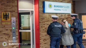 Bundespolizeidirektion München: Bundespolizeidirektion München: Tatverdächtige in Freising aus Zug geholt Zuvor: Streit wegen Zigaretten am Hauptbahnhof