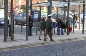 Polizeidirektion Göttingen: POL-GOE: (177/04) Gewalt auf dem Schulweg - Schulleitung und Eltern schalten Polizei ein