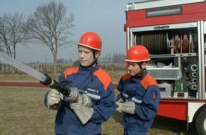 Landesfeuerwehrverband Schleswig-Holstein: FW-LFVSH: Landesjugendfeuerwehrversammlung in Wacken, am 29. März 2003 - Plötner wiedergewählt - Kein Verständnis für Mittelkürzungen