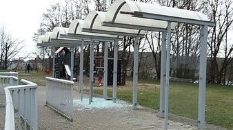 Polizeidirektion Kaiserslautern: POL-PDKL: erneut Randalierer an Bushaltestelle in Buchholz